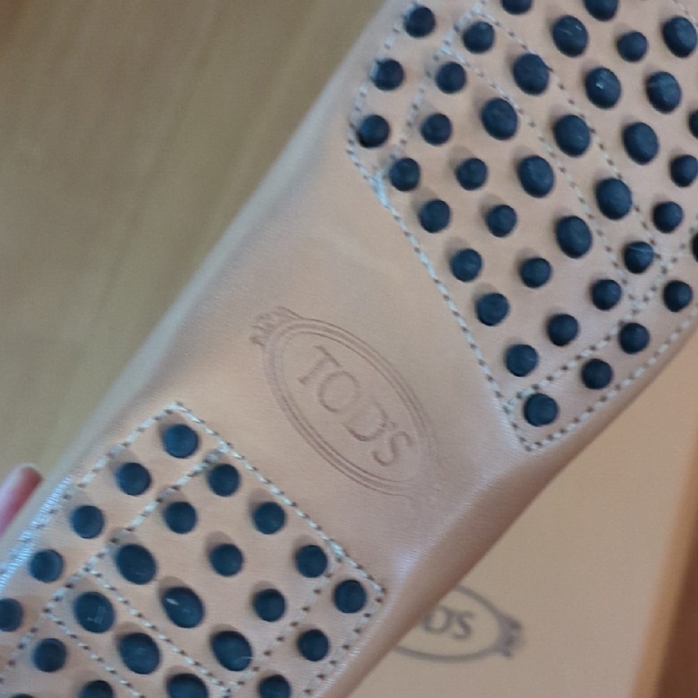 Tod's Beige Leather Slip-On Loafers - Picture 2 of 3